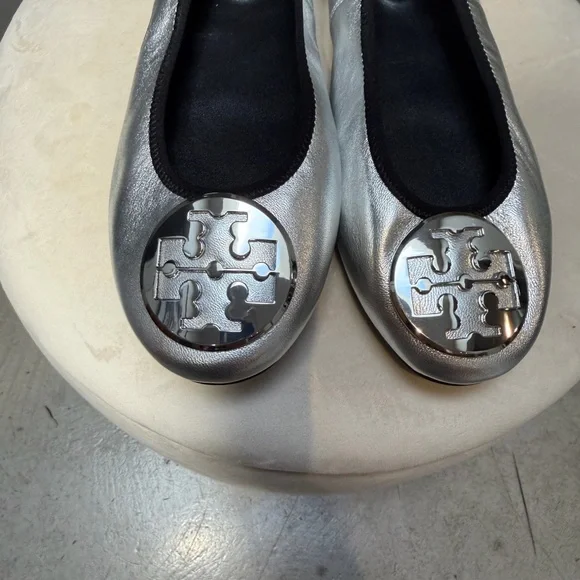 NEW Tory Burch Silver Ballet Flats Size 9 - Picture 6 of 9